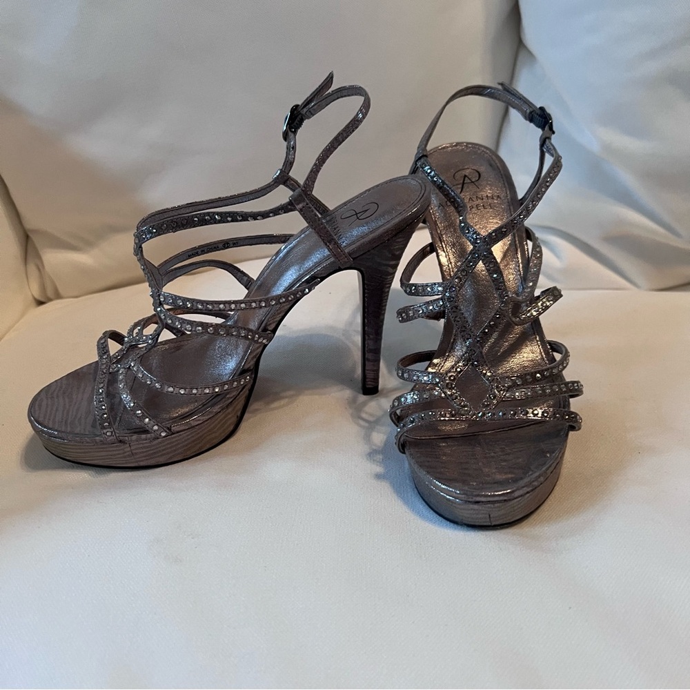 Adrianna Papell size 8 Miranda rhinestone platform sandals in a gunmetal finish